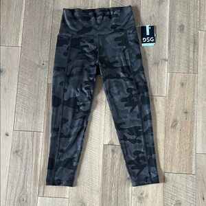 NWT girls leggings size M